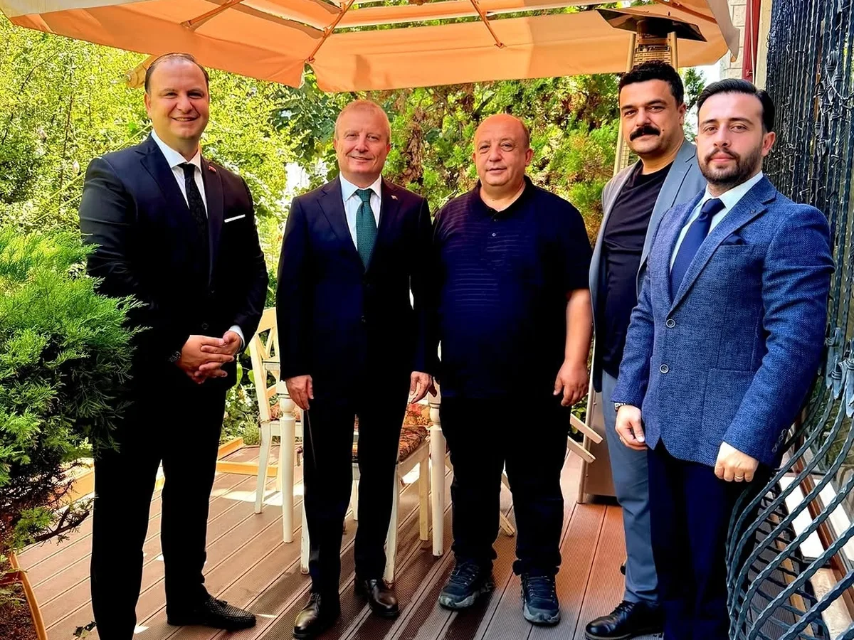 22. Dönem Milletvekili Dr. Mahmut Koçak, Prof. Dr. Mehmet Eryılmaz ve Ağrı İl Sağlık Müdürü Dr. Mehmet Acu, SAYLOD Ankara ofisinde.